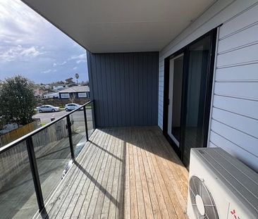 4 Bedrooms + Double Garage - Prime Location - Photo 2