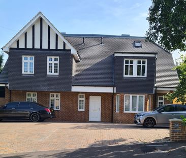 3 Bed Flat, Ark Apartments, CR2 - Photo 2