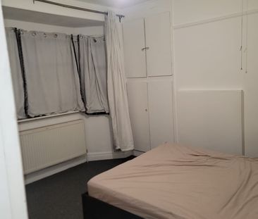 Room in a Shared House, Springfield Drive, IG2 - Photo 5