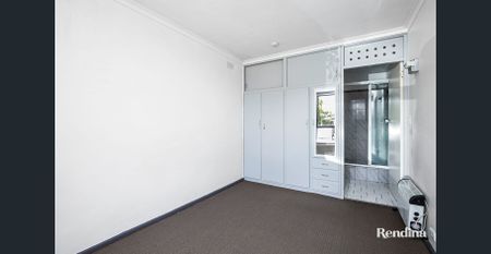 GROUND FLOOR, EXCELLENT LOCATION - Photo 5