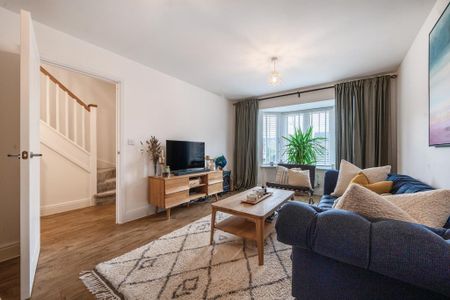 4 bedroom semi-detached house to rent - Photo 4