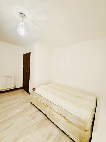 1 Bed Flat, Uxbridge Road, W12 - Photo 4