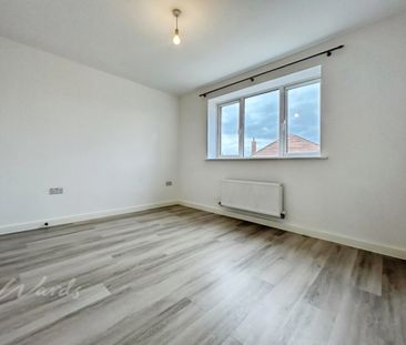 4 bedroom detached house to rent - Photo 4