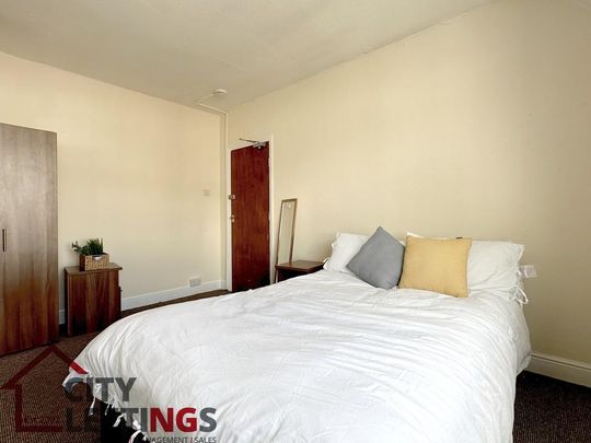 4 bedroom terraced house to rent - Photo 1