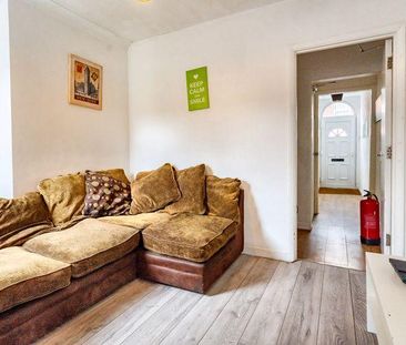 4 bedroom house of multiple occupation to rent - Photo 1