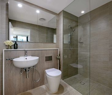 Spacious penthouse with city views - Photo 5