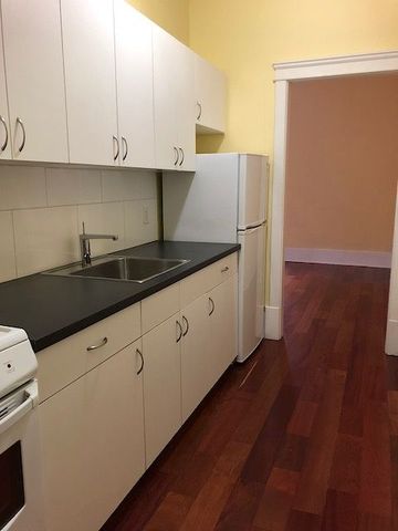 Charming One-Bedroom in Heritage Building – Available October 1, 2025 - Photo 3
