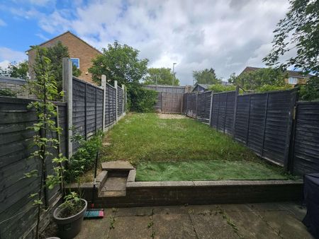 3 bedroom end of terrace house to rent - Photo 2