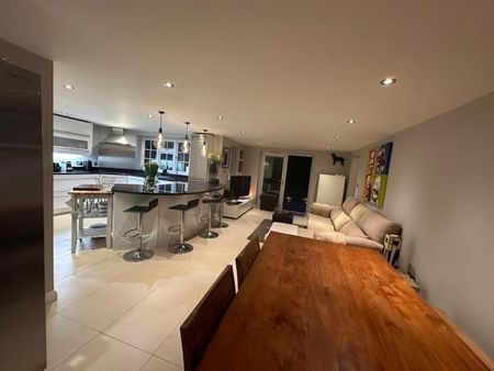 4 bedroom semi-detached house to rent - Photo 5