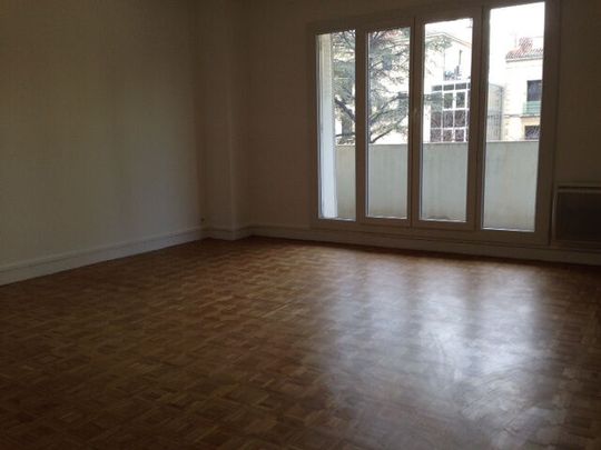 Appartement 3 pièces 69m2 MARSEILLE 8EME 996 euros - Photo 1