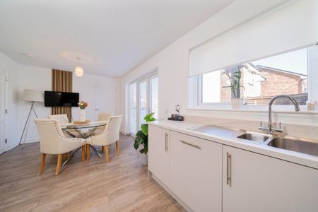 6 bedroom detached house to rent - Photo 5