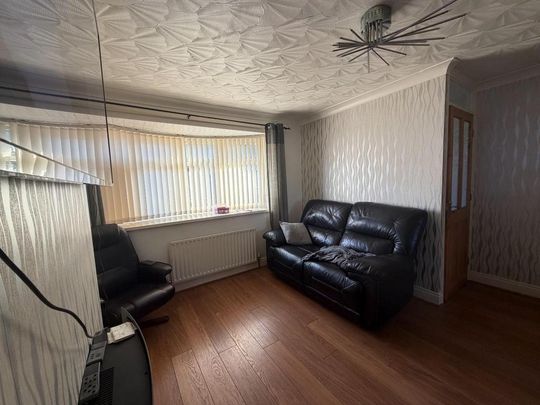 3 bedroom end of terrace house to rent - Photo 1