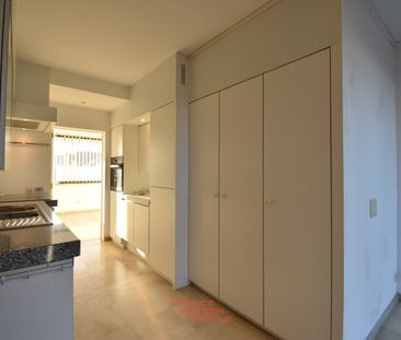 Zeer ruime duplexappartement met 3 slaapkamers en staanplaats - Photo 6