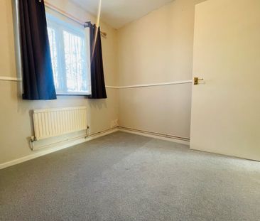 Margery Wood, Welwyn Garden City - Photo 2