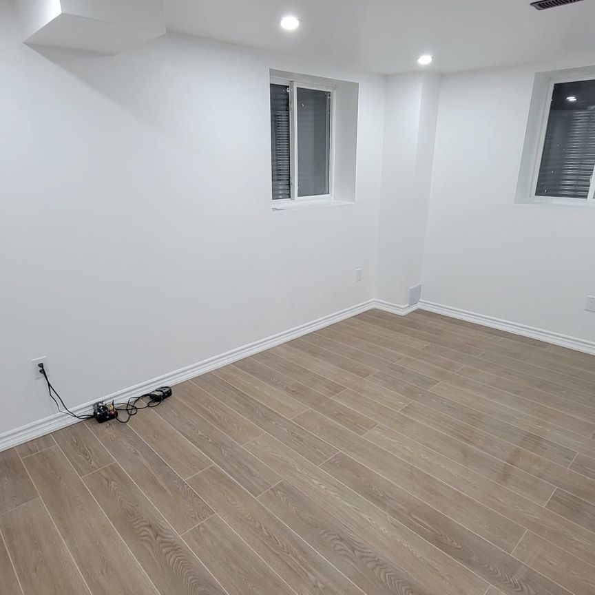 For Lease - 48 phoenix blvd Phoenix Boulevard, Barrie, Ontario - Photo 1