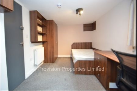 6 Bedroom Houses in Burley - Photo 3