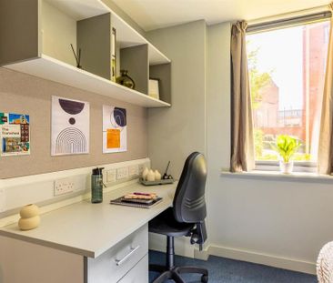 1 bedroom in a flat share to rent - Photo 5