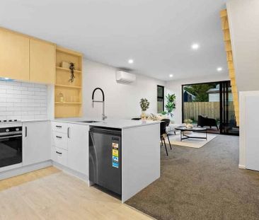 Brand new townhouse with a private courtyard - Photo 6
