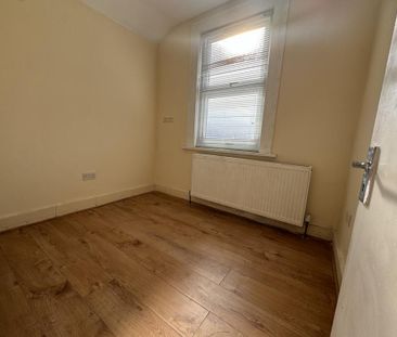 4 bedroom terraced house to rent - Photo 4