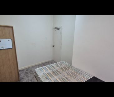 3 Bed Terraced House, Mackenzie Road, M7 - Photo 2