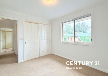 Freshly Painted - Three Bedroom Townhouse! - Photo 4