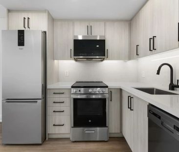 Charles West — Studio Suite - Photo 4