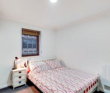 1 Bed Flat, East Smithfield, E1W - Photo 4