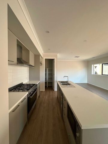 Modern Living with Comfort, Space, and Style - Photo 5