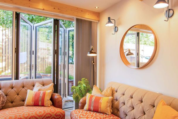 Fully remodelled to the highest specification! - Photo 1