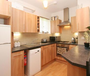 1 bedroom in a flat share to rent - Photo 5