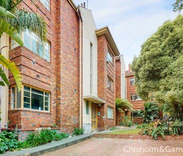 Stunning Deco in a great location! - Photo 6