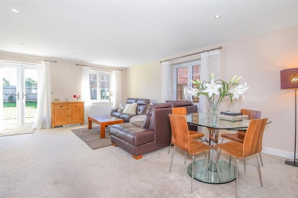 4 bedroom detached house to rent - Photo 1