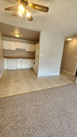 2nd Floor: 208 Thunderbird Apt: 1bd, 1 bath - Photo 2