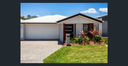 Modern 4BR Family Home in Logan Reserve (Pets Allowed) - Photo 3