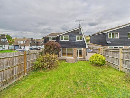 4 bedroom detached house to rent - Photo 2