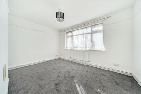 3 bedroom flat to rent - Photo 3