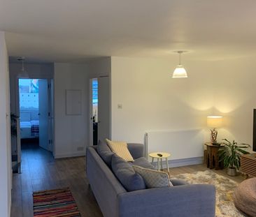 2 Bed Maisonette, Romulus Court, TW8 - Photo 2