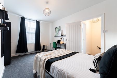 2 Bed Terraced House, Harold Mount, LS6 - Photo 4