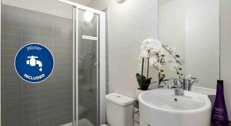 Fully Furnished Two Bedroom Apartment in The Q... - Photo 4