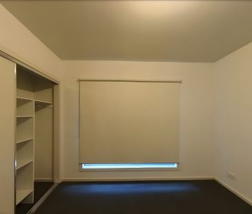 MODERN STYLISH 2 BEDROOM TOWNHOUSE - Photo 1