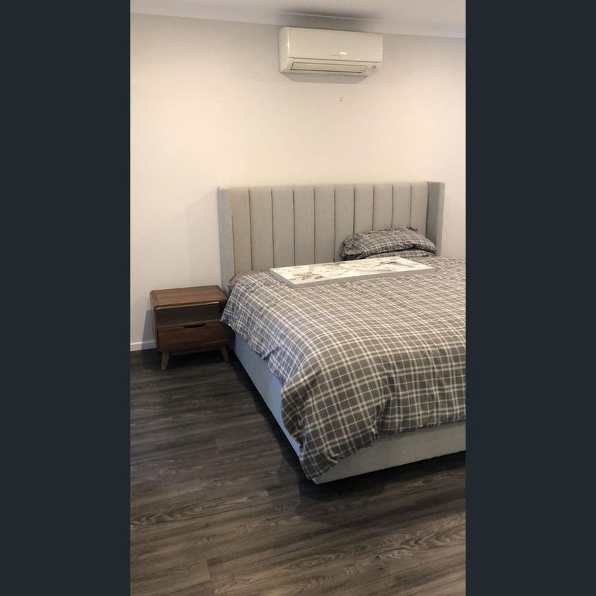 Luxury Room for Lease Private Ensuite Prime Location - Photo 1