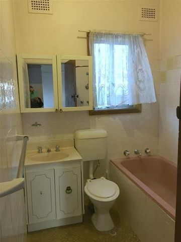 Large Family Home Close to all Amenties - Photo 5