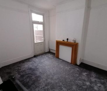 4 bedroom terraced house to rent - Photo 3