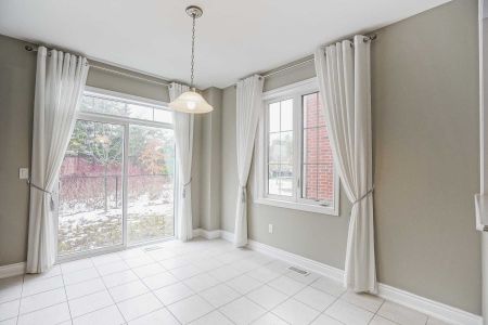 For Lease - 16 Mack Clement Lane, Richmond Hill, Ontario - Photo 4