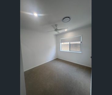 Brand New Contemporary Family Home - FIRST WEEK RENT FREE! - Photo 6