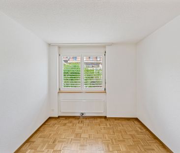 Appartement de 4 pièces au rez-de-chaussée avec balcon - Photo 2