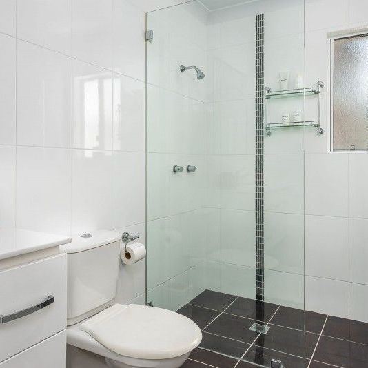 Walking distance from Kirra beach and fully finished - Photo 1