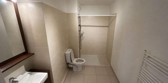 Location Appartement 3 pièces 53m² TOULON 83100 - Photo 2