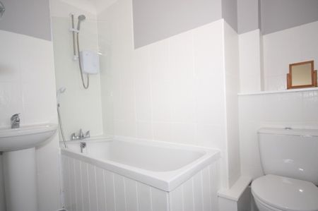 Bisley, Woking - Photo 3