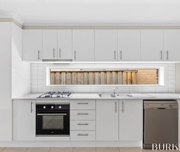 25 Allunga Way, Werribee, Vic 3030 - Photo 3